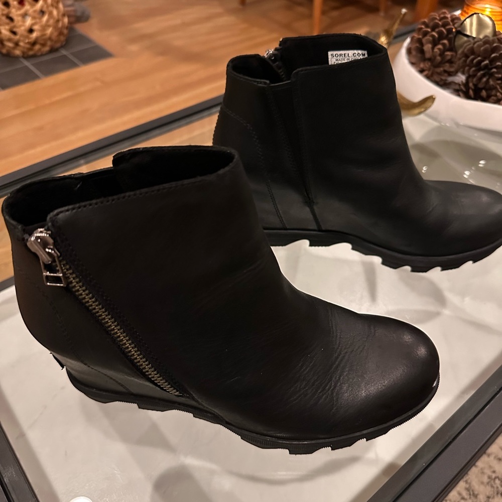 NIB: Black Sorel Joan of Arctic Wedge Chelsea Bootie size 10.